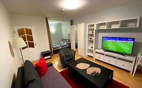 Your Home - Central Studio Apartment, Balcony, Parking & Self Check-In
