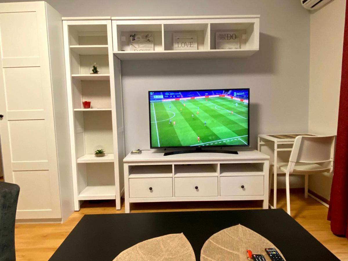 Your Home - Central Studio Apartment, Balcony, Parking & Self Check-In Аеропорт Вільнюс Екстер'єр фото